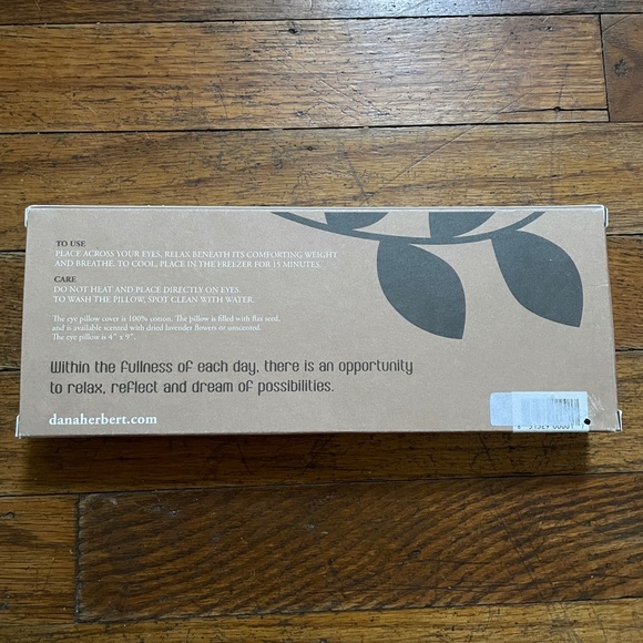 NIB Sweet Dreams by Dana Herbert Eye Pillow in Strawberry Fields Unscented - Picture 3 of 3